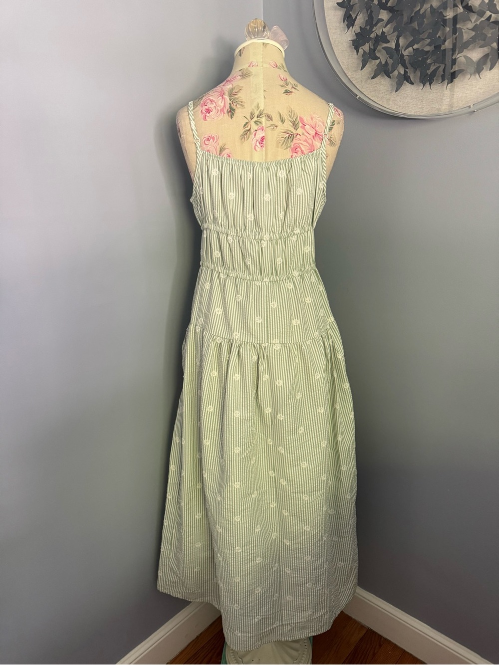 🆕 Light Green and White Striped Seersucker Maxi Dress w/embroidered Flowers - Picture 6 of 12